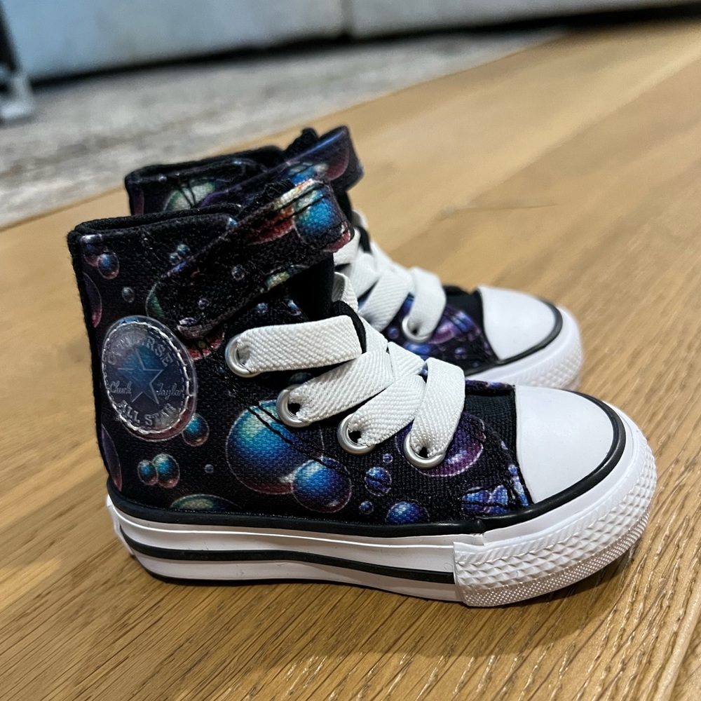 BRAND NEW baby/toddler converse! Bubbles design size 2!